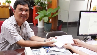 'Những câu chuyện về tình người trong bão lũ trên Tuổi Trẻ sẽ đi vào trang giáo án của tôi'