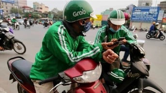 Người chạy xe ôm ở Hà Nội phải có thẻ hành nghề?