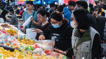 사람들은 '허리를 조이고', 설날 쇼핑 바구니는 줄어든다
