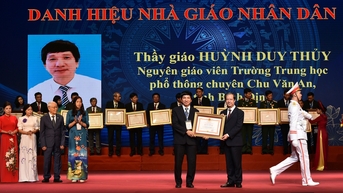 Người thầy giản dị, giàu lòng nhân ái