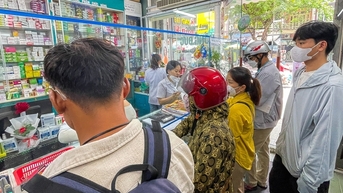 'Cháy’ thuốc trị bệnh đau mắt đỏ, người dân chật vật tìm mua