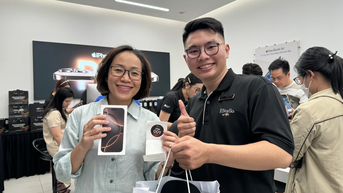 Thị trường di động Việt 'sôi động' trong đêm iPhone Series mở bán