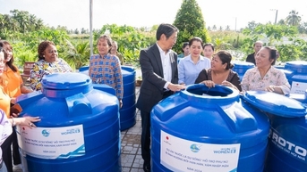 Hỗ trợ phụ nữ bị ảnh hưởng bởi hạn hán, xâm nhập mặn tại Cà Mau và Ninh Thuận