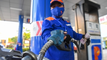 Giá xăng tăng, có loại tăng 750 đồng/lít