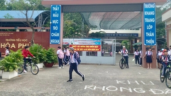Phụ huynh mừng "rớt nước mắt" vì đầu năm chỉ phải đóng 99.000 đồng