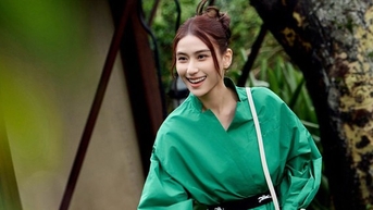 Xanh lá là tông màu tươi mới cho thu này, khiến nàng khó lòng 'xa lánh'