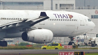 Hai máy bay va chạm trên đường băng ở Nhật Bản
