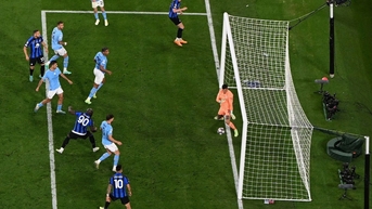 HLV Inter: 'Bóng không muốn vào lưới Man City'