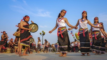 ពិធី​ដង្ហែ​ព្រលឹង​ស្រូវ​សាជាថ្មី​ក្នុង​ពិធីបុណ្យ​វប្បធម៌​ជនជាតិ​នៅ​ស្រុក Bac Tra My