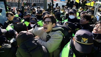 한국 농민들, 개고기 금지에 항의