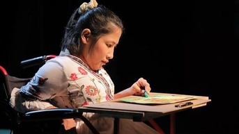 Cô gái bại não và hành trình lan tỏa yêu thương