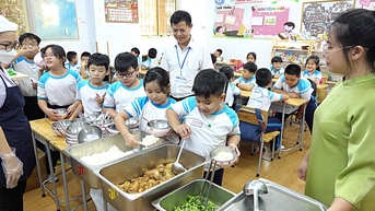 Nỗi niềm ban đại diện cha mẹ học sinh biến thành 'ban thu tiền'