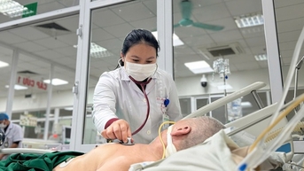 Cận Tết, nhiều ca viêm phổi nặng phải thở máy, lọc máu
