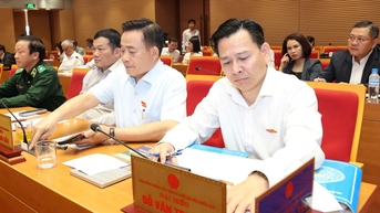 cán bộ, công chức xã, phường, thị trấn được chuyển sang biên chế hành chính