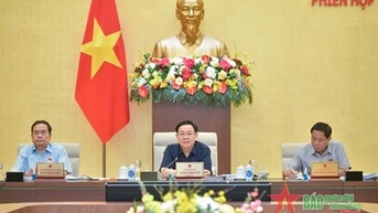 Chủ tịch Quốc hội Vương Đình Huệ: Không nên chỉ quy định sử dụng đất quốc phòng, an ninh để xây dựng nhà ở cho lực lượng vũ trang