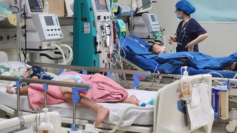Giao mùa, trẻ viêm màng não nhập viện tăng mạnh