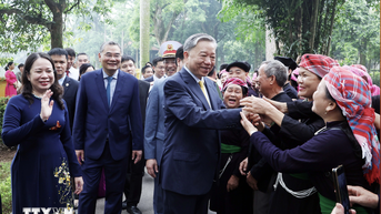 ប្រធាន To Lam អុជធូបរំលឹកវិញ្ញាណក្ខន្ធលោកប្រធានហូជីមិញនៅផ្ទះលេខ៦៧
