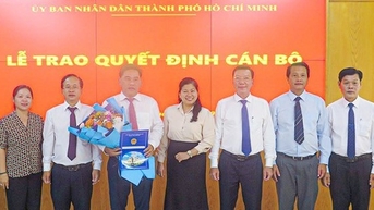 Công bố quyết định của UBND TPHCM về công tác cán bộ