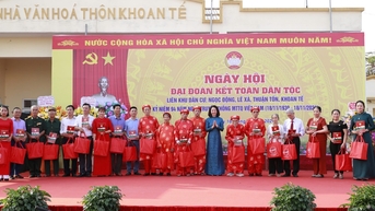 Lãnh đạo Thành phố dự Ngày hội Đại đoàn kết toàn dân tộc tại Gia Lâm