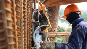 Doanh nghiệp hạ tầng vẫn ngập trong nợ nần