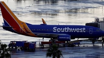 Máy bay Boeing 737-800 bị bắn trên đường băng khi chuẩn bị cất cánh tại Mỹ