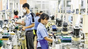 ក្នុងរយៈពេល 5 ខែ ដើមទុន FDI ឈានដល់ជិត 11 ពាន់លានដុល្លារ។ ប្រទេសសិង្ហបុរីគឺជាអ្នកវិនិយោគធំជាងគេ