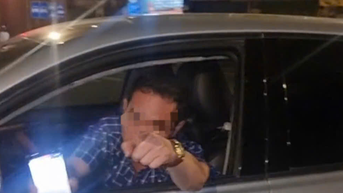 ការចាត់ចែងអ្នកបើកបររថយន្តបំពានលើការប្រមូលផ្តុំជាតិអាល់កុល ក្លែងបន្លំអ្នកកាសែត និងប៉ូលីស