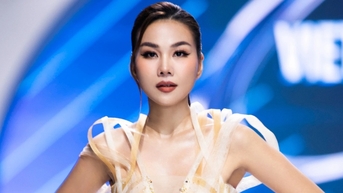 Thanh Hằng khoe chân dài 1,12m trong bộ váy của nhà thiết kế trẻ