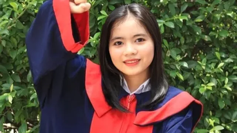 និស្សិត​ស្រី​នៃ​ពហុ​បច្ចេក​ទេស​រក​ចំណូល​បាន​ដោយ​ខ្លួន​ឯង​ទៅ​រៀន​ហើយ​មាន​ស្នាដៃ​គួរ​ឱ្យ​កត់​សម្គាល់