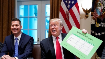 Ông Trump chọn thêm một MC truyền hình làm bộ trưởng