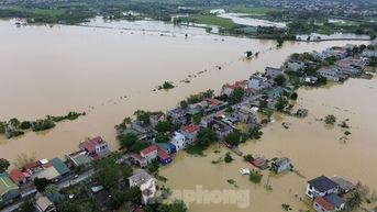 Chủ tịch Hà Nội yêu cầu lãnh đạo thành phố đến các 'điểm nóng' lũ lụt chỉ đạo trực tiếp