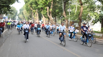 300 đại biểu trong nước, quốc tế đạp xe quanh hồ Thiền Quang