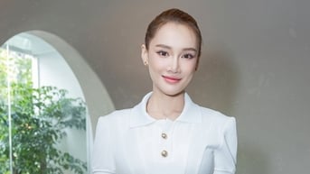 Nhã Phương gây sốt với vòng eo 56 cm, tự tin đọ sắc với dàn hoa hậu