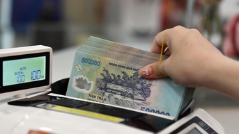 Lượng tiền gửi của dân cư vào ngân hàng tiếp tục lập kỷ lục mới