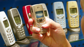 Siết điện thoại 'cục gạch' hướng đến cắt sóng 2G