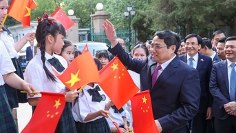 Thủ tướng chia sẻ quan hệ 'núi liền núi, sông liền sông' Việt Nam