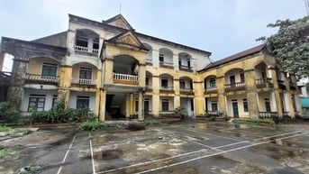 Loạt trụ sở nằm trên “đất vàng” bị bỏ hoang trở thành tụ điểm tệ nạn xã hội
