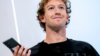 Ông chủ Facebook chỉ trích Apple vì thiếu đổi mới