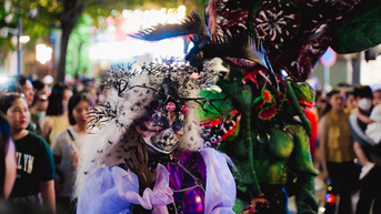 Đêm Halloween: Người dân đổ về trung tâm TP.HCM với muôn kiểu hóa trang