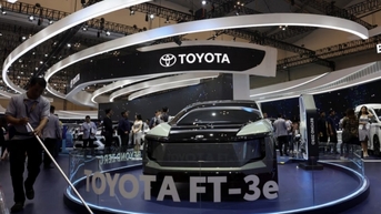 Sản lượng toàn cầu của Toyota giảm trong 10 tháng liên tiếp