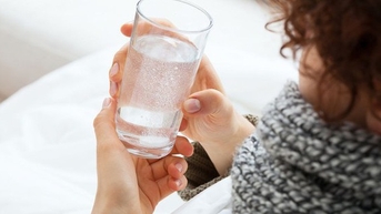 Lợi ích khi uống 1 ly nước ấm buổi sáng