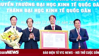 Trao quyết định chuyển trường Đại học Kinh tế quốc dân lên thành đại học