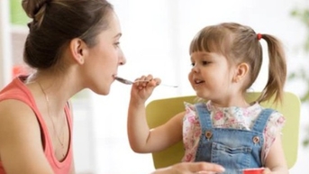 Vì sao sữa chua là món ăn nhẹ tốt nhất mùa nắng nóng?