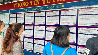 Gần 77% người có trình độ ĐH trở lên đi tìm việc