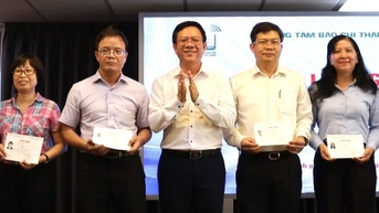Giám đốc sở, chủ tịch quận ở TP.HCM học cách phát ngôn với báo chí