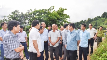 Bộ trưởng Lê Minh Hoan thăm và làm việc tại huyện biên giới Kỳ Sơn | Báo Nghệ An điện tử