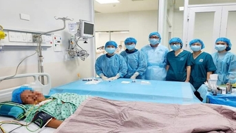 호치민시 종양병원이 최초로 암 환자에게 줄기세포 이식을 시행했습니다.