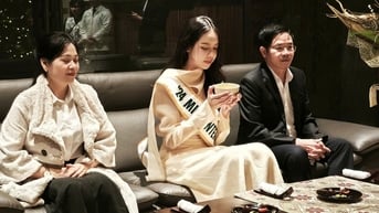 Hoa hậu Thanh Thủy trải nghiệm văn hóa trà đạo tại dinh thự Tổng lãnh sự quán Nhật Bản