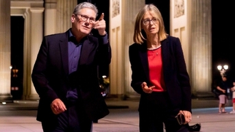 Thủ tướng Anh tự tạo ra "cơ hội ngàn năm có một" để "xoay chuyển tình thế Brexit", vãn hồi lòng tin với EU