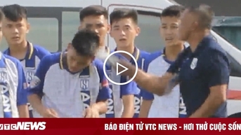 Học trò ăn mừng khiêu khích đối thủ, HLV Ngô Quang Trường đánh ngay trên sân